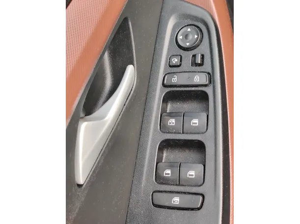 Car image 28