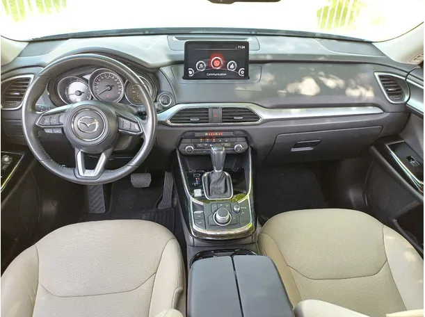 Car image 16