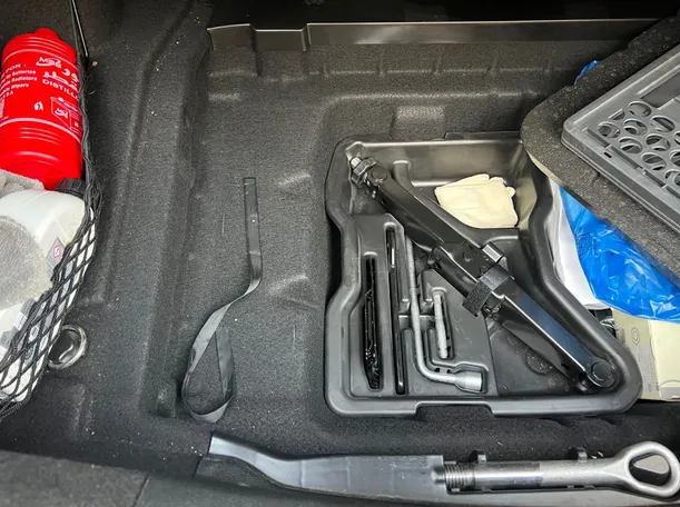 Car image 23