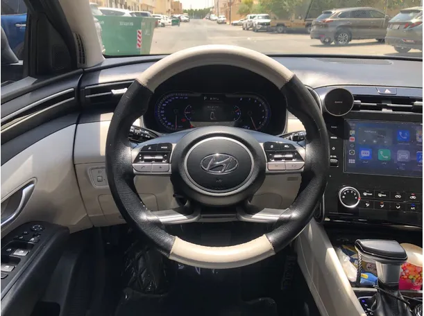 Car image 19