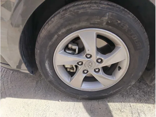 Car image 10
