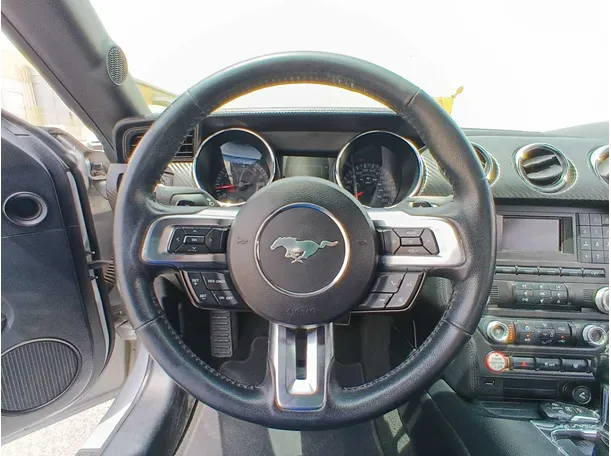 Car image 17