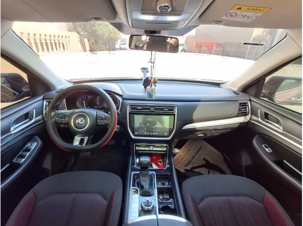 Car image 14