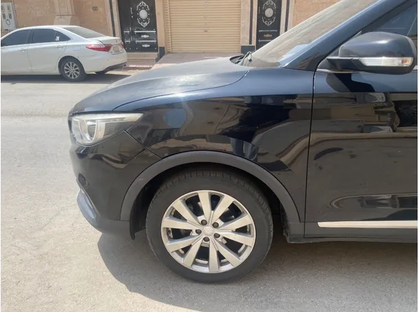 Car image 9