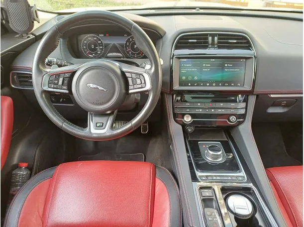 Car image 14