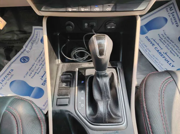 Car image 19