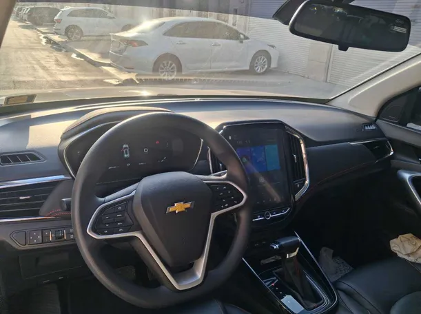 Car image 11
