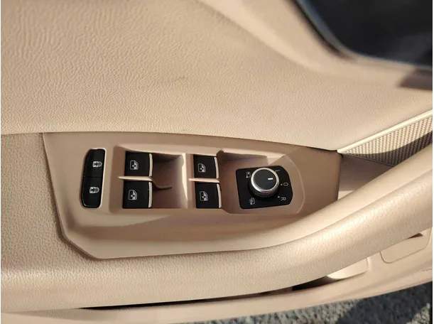Car image 37