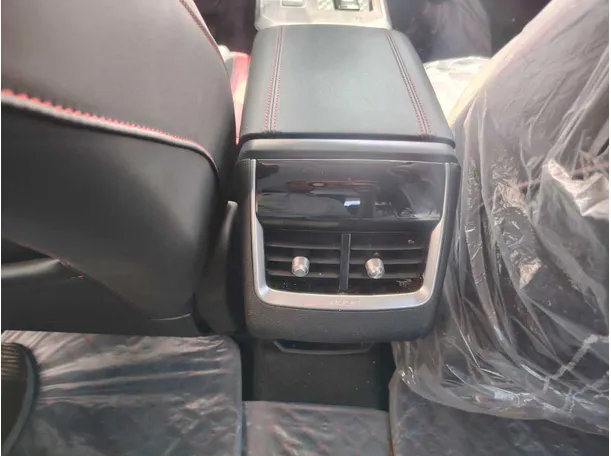 Car image 30