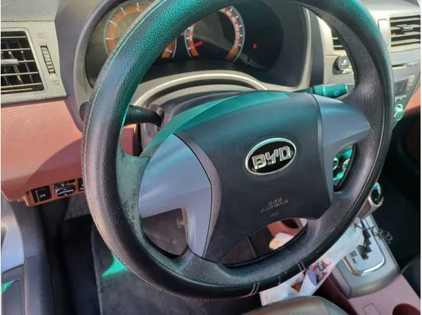 Car image 18