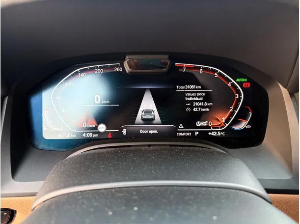 Car image 26