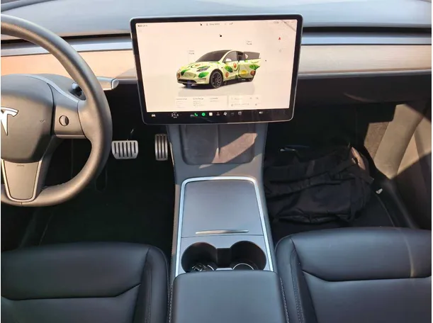 Car image 15