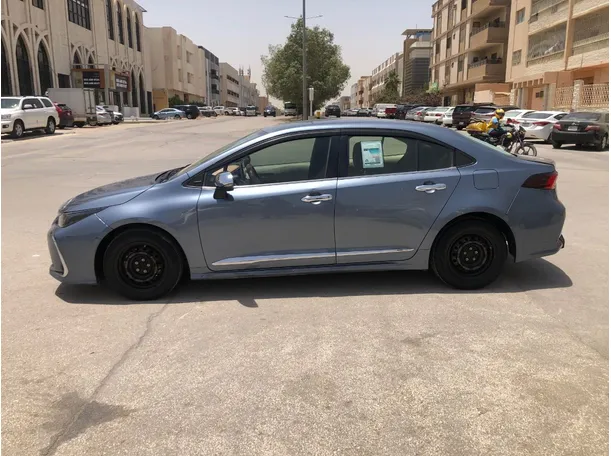 Car image 8