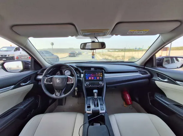 Car image 14