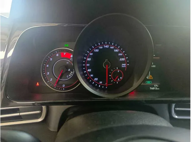 Car image 19