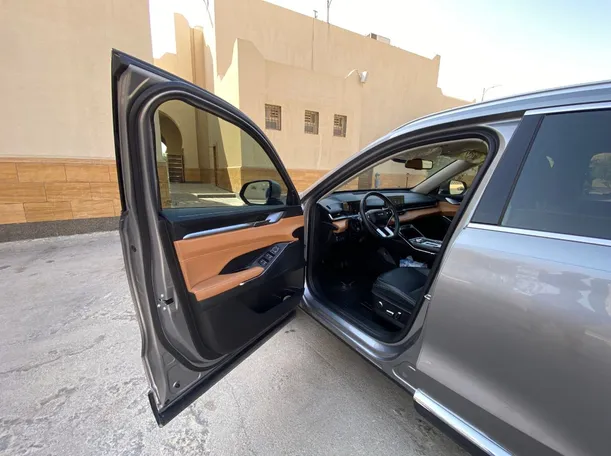 Car image 10