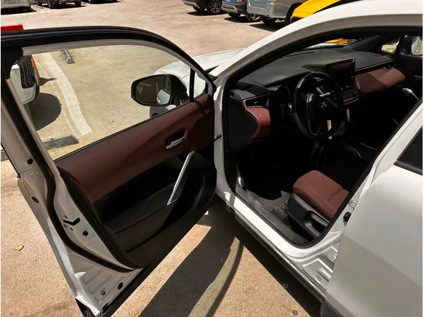Car image 11