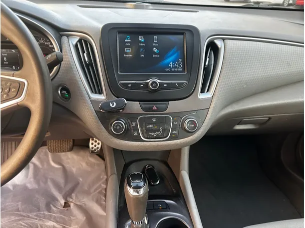 Car image 19