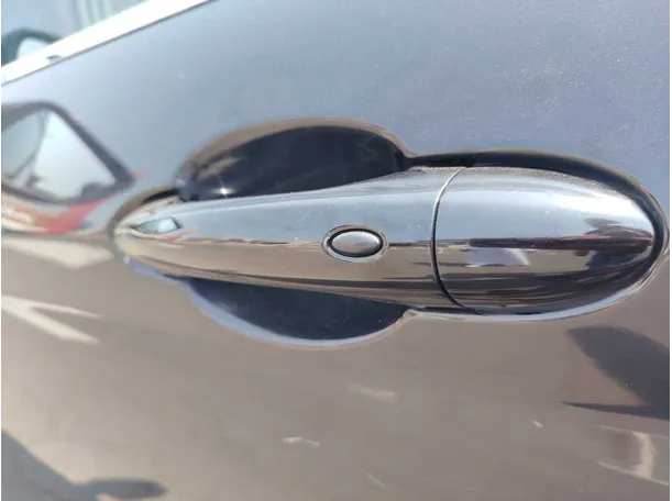 Car image 30