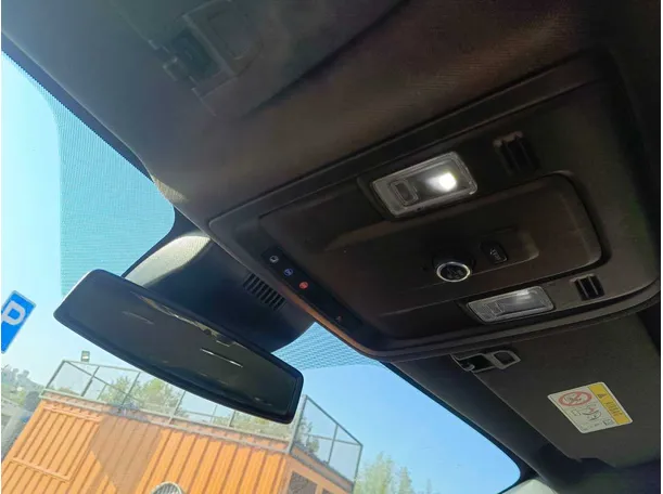 Car image 26