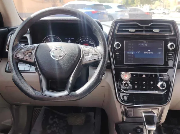 Car image 18