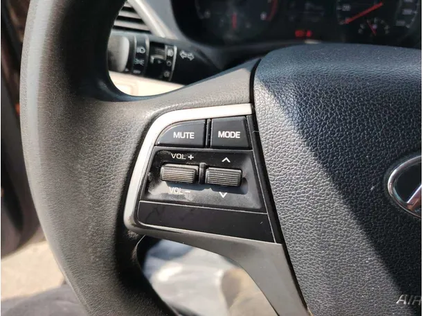Car image 34
