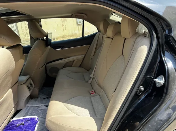 Car image 14
