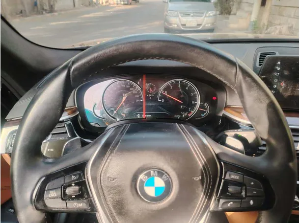 Car image 30