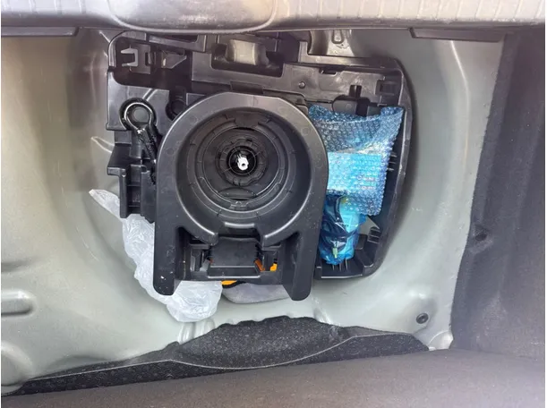 Car image 19