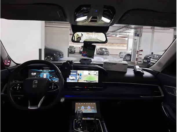 Car image 13