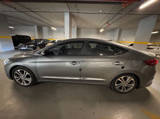Car image 8