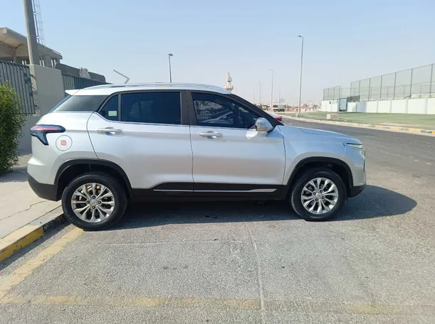 Car image 4