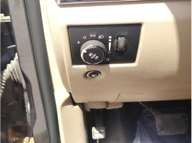 Car image 29