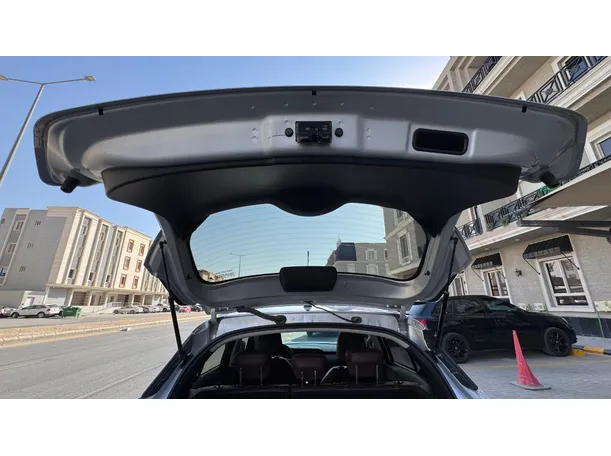 Car image 23