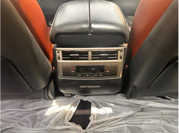 Car image 27
