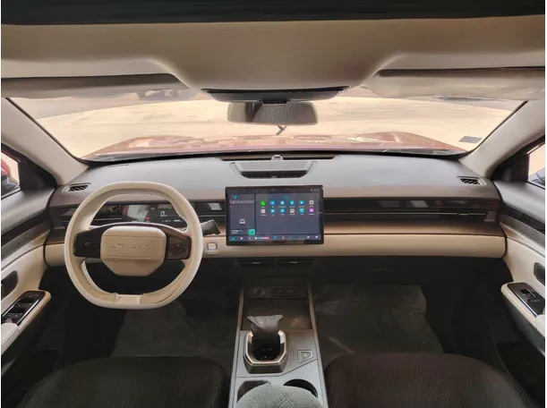 Car image 18