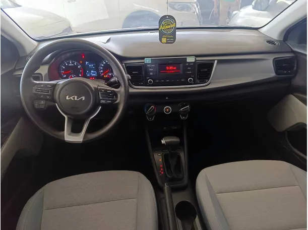 Car image 18