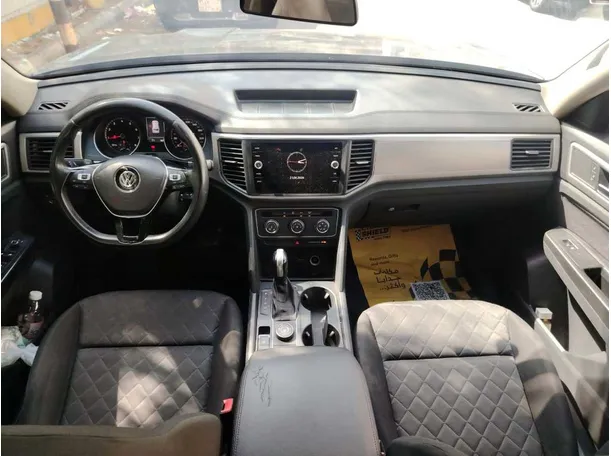 Car image 18
