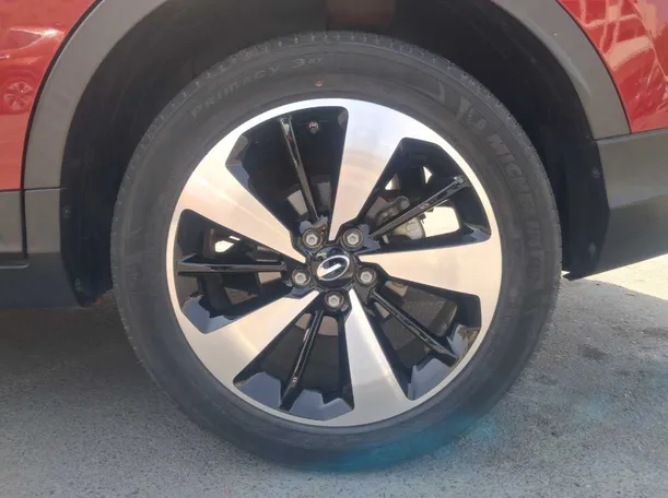 Car image 9