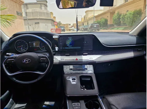 Car image 16