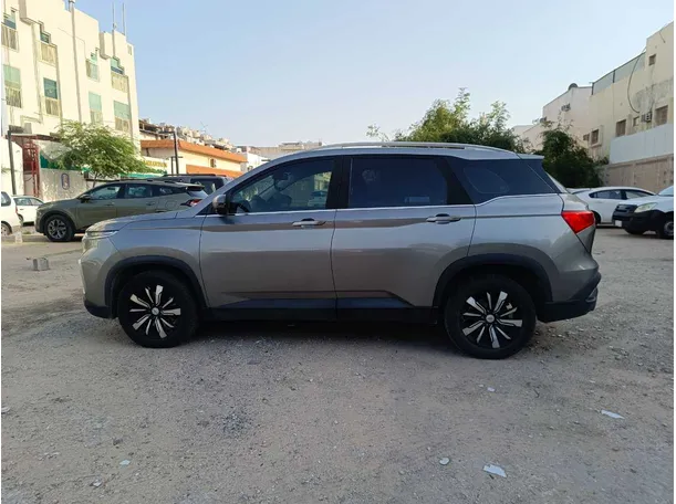 Car image 8