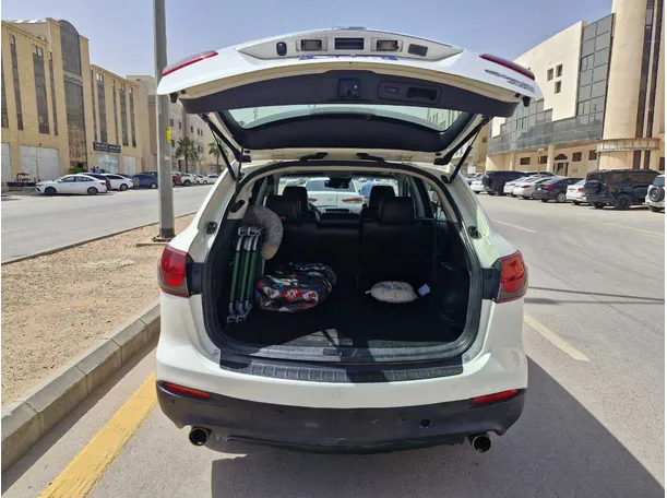 Car image 19