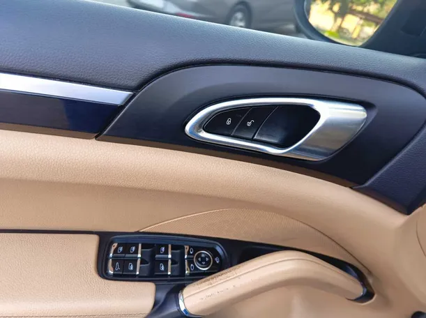 Car image 36