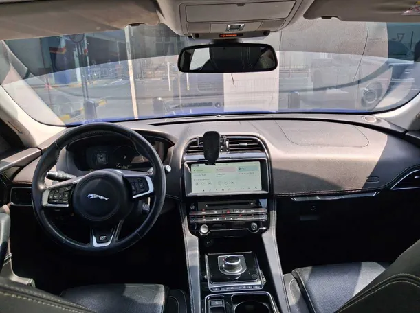 Car image 15