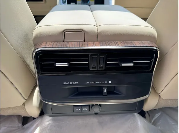 Car image 27