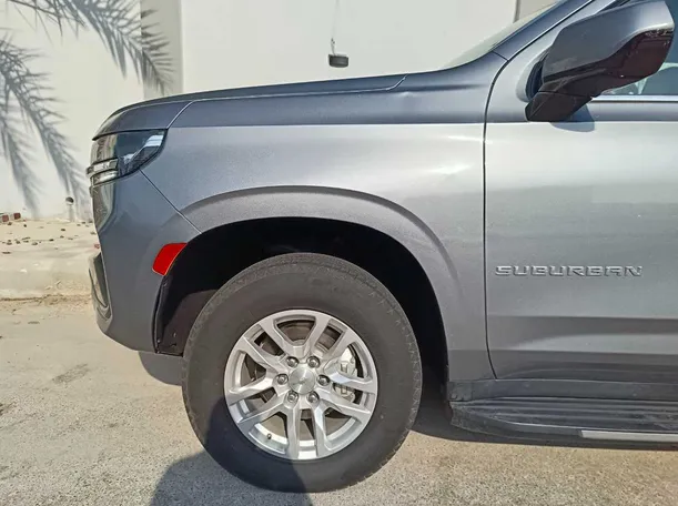 Car image 9