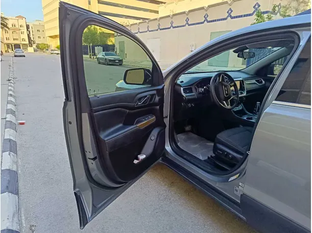 Car image 10