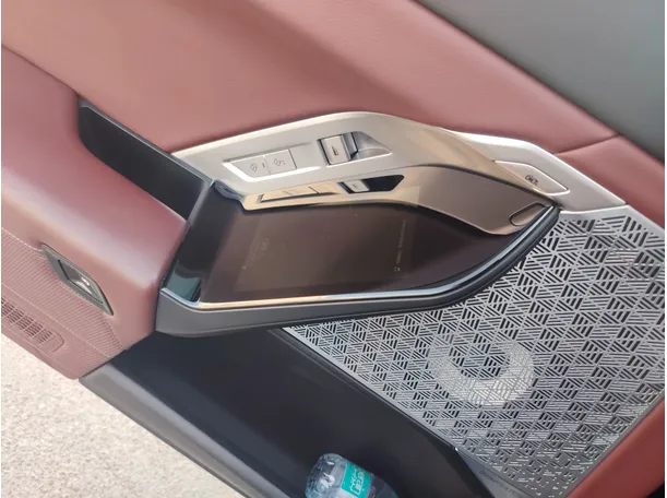 Car image 32