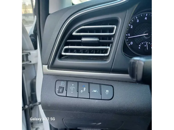 Car image 29