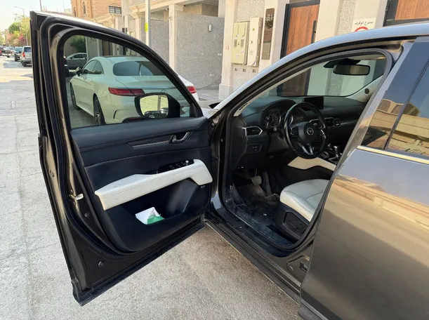 Car image 7